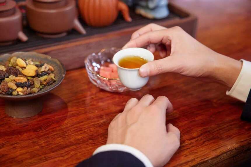 为什么普洱茶要紧压而不散存？