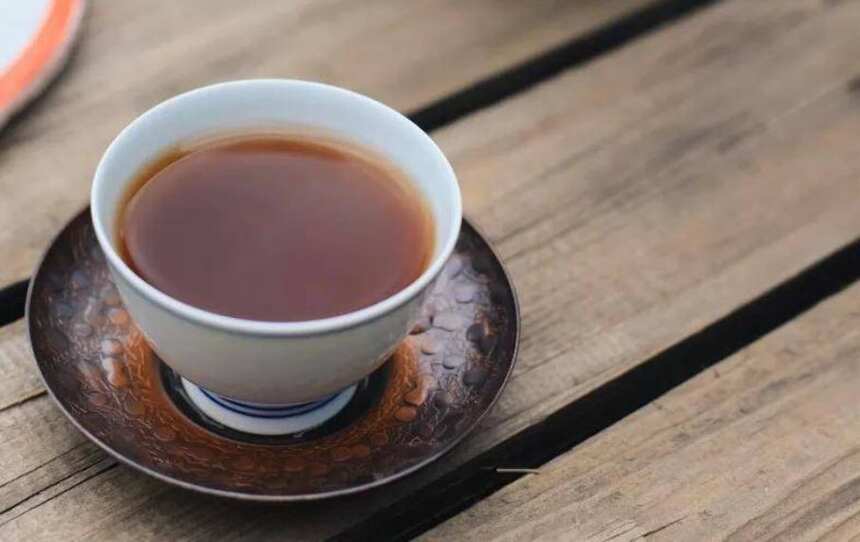 茶汤上飘着的一层油是什么？