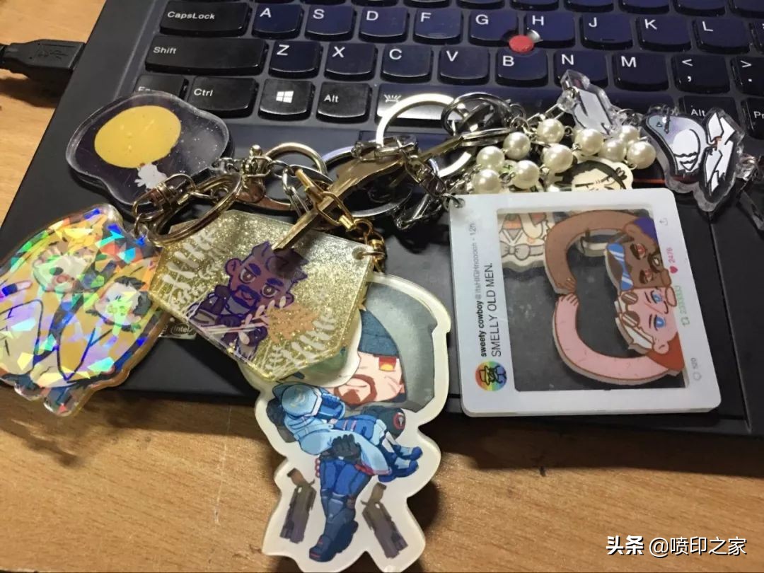 亚克力是玻璃还是塑料(亚克力 塑料 玻璃三者的区别) 亚克力是玻璃还是塑料(亚克力 塑料 玻璃三者的区别)