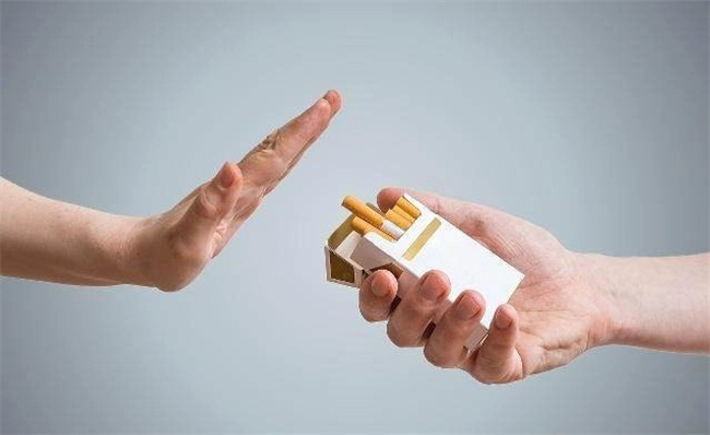 吸烟的男人护肤须注意隔离和清洁_教你男士吸烟者如何护肤