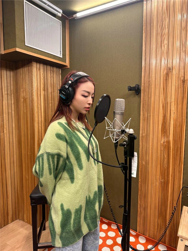 VaVa毛衍七演唱央视网、网易共创年度策划曲《我看到》 致敬坚韧的力量