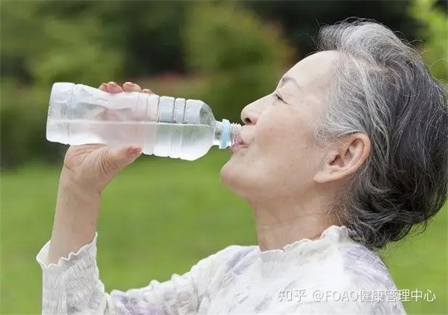 老年人为什么总是口渴_老年人口渴是什么原因