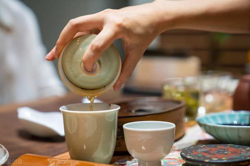 泡茶时，茶汤要不要“留根”？