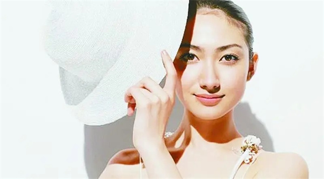 皮肤黄如何美白_皮肤暗黄如何美白