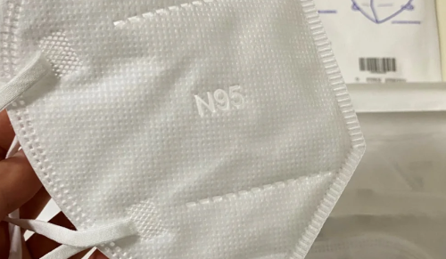 n95口罩上的小孔不会进去病毒吗_口罩