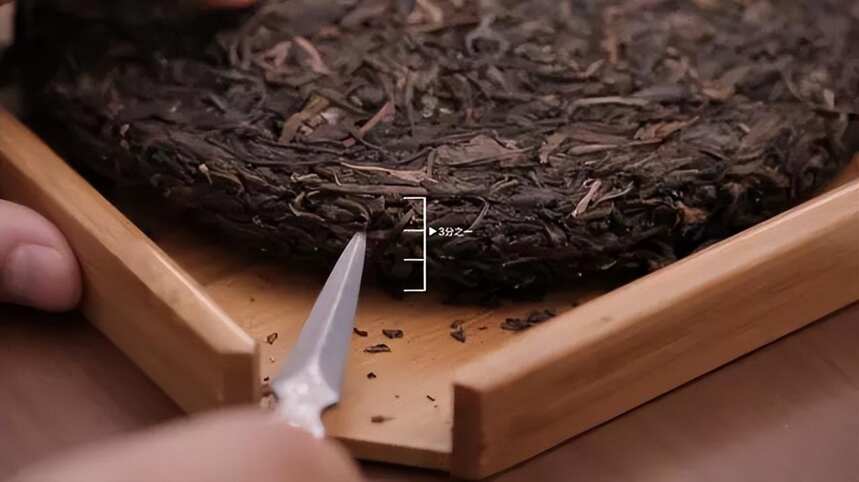 泡普洱茶时，如何正确的“撬茶”？