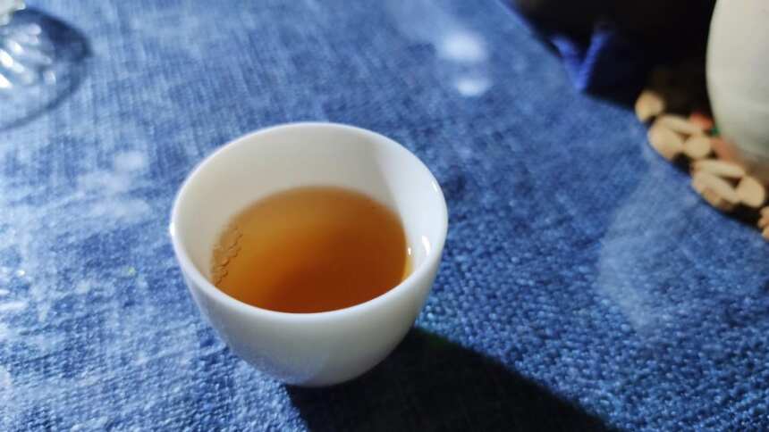 普洱茶汤色由什么决定？时间越久汤色越红？