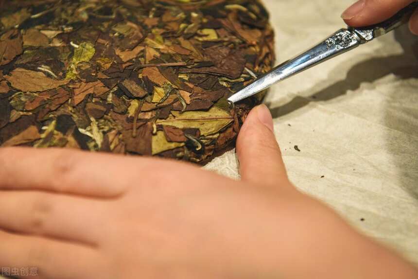 泡普洱茶时，如何正确的“撬茶”？