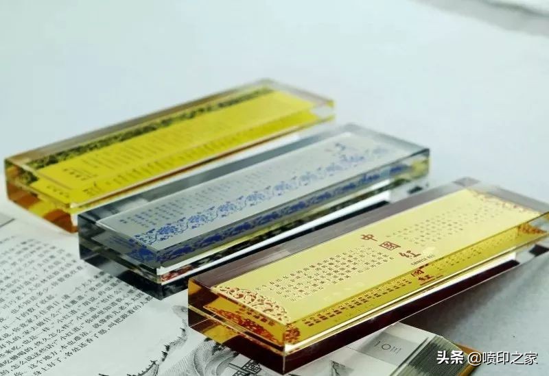 亚克力UV是什么(超实用!亚克力UV打印喷绘技巧) 亚克力UV是什么(超实用!亚克力UV打印喷绘技巧)