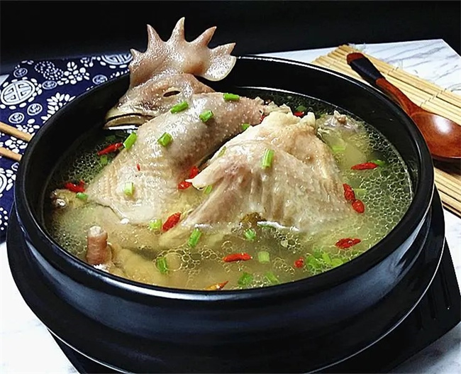 寒冷冬季吃哪些食物对老人最好_老人冬季御寒的食物