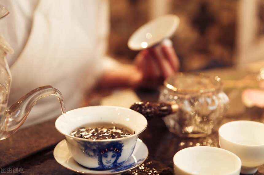 泡茶时，茶汤要不要“留根”？