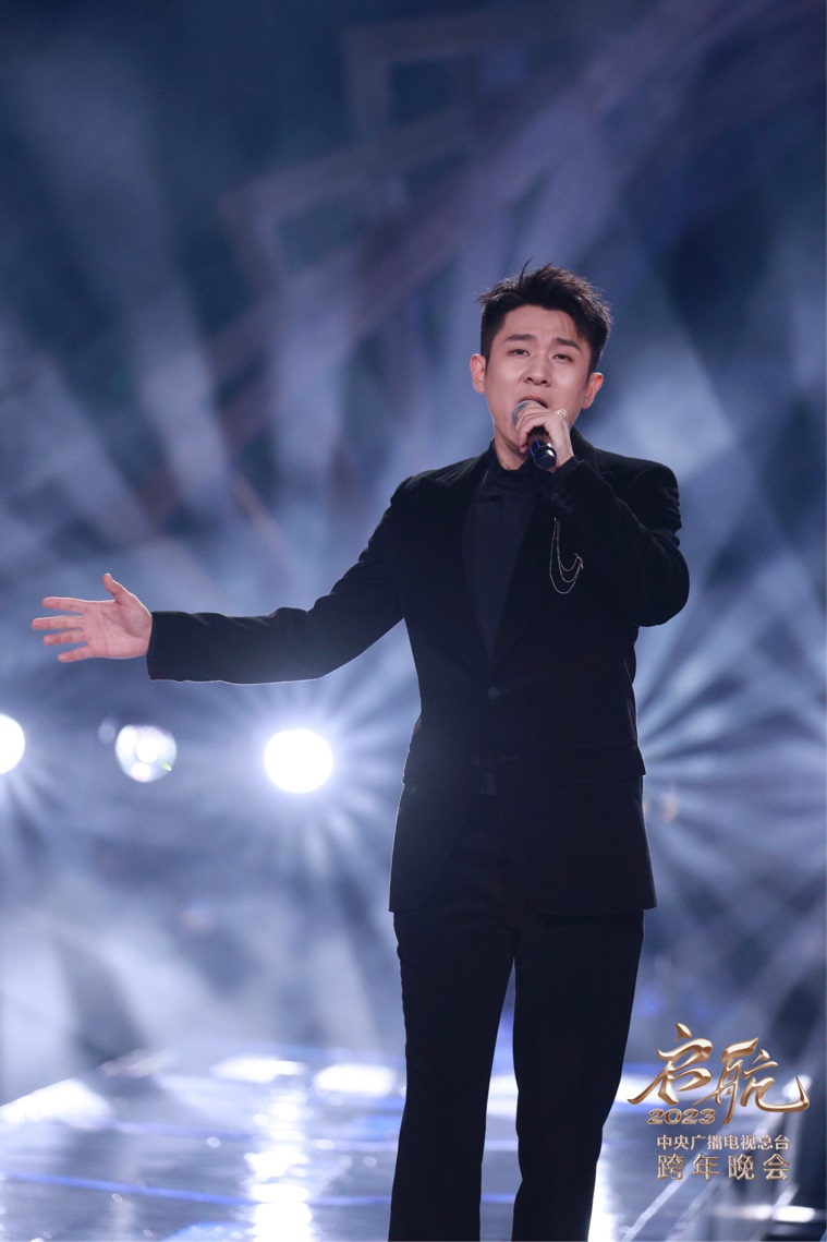 马佳、许靖韵登上央视跨年晚会，深情演绎《繁星》共同启航2023！