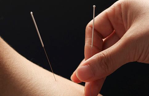 老人临终前4小时给感冒女儿针灸