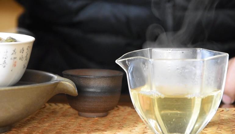 普洱茶生茶和熟茶哪个好（普洱茶生茶和熟茶哪个好收藏）