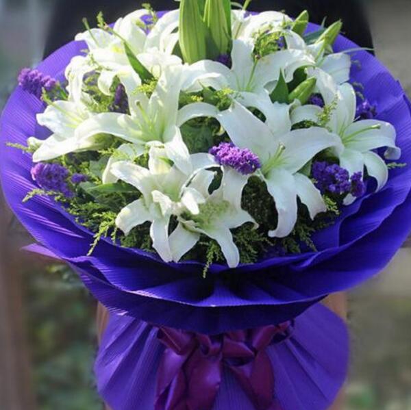 香水百合花语是什么,伟大而纯洁的爱 香水百合花语是什么,伟大而纯洁的爱