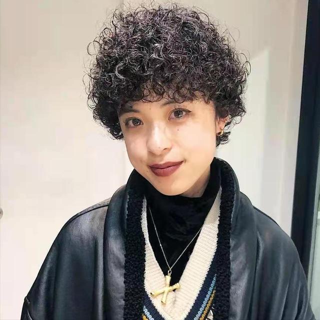 短发烫发最新发型女图片？最流行的纹理烫短发