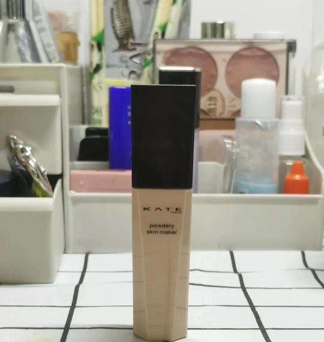 最好的遮瑕粉底液排行榜？适合干皮夏天用的5款粉底液