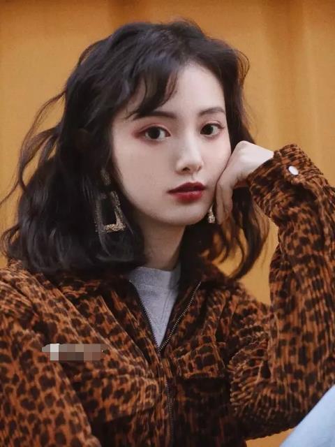 蛋蛋卷发发型图片女？今年流行蛋卷烫发型