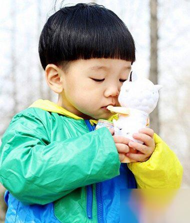 小孩锅盖头发型女图片？10张小孩子盖盖头发型
