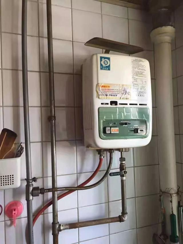 燃气热水器强排和直排有什么区别？热水器排烟方式装什么样的比较好