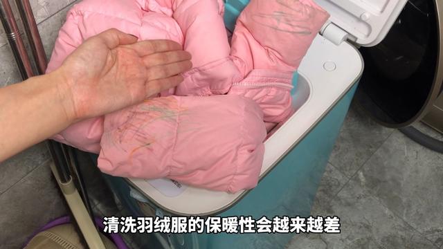 怎样水洗羽绒服简单又干净？洗羽绒服最好的方法操作步骤