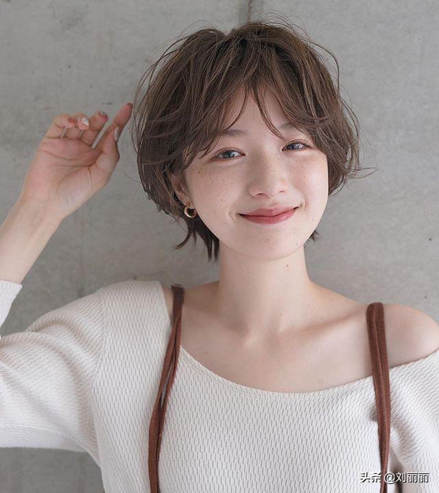 有女人味的发型图片？新时尚发型20款