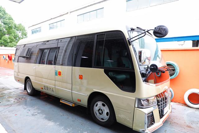 考斯特商务车7座价格尺寸？丰田海狮考斯特七座图片