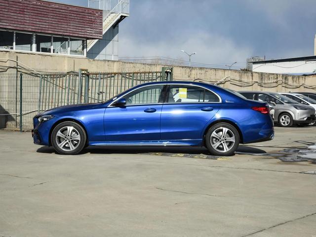 奔驰c200运动版价格？奔驰c级2023款c200l运动版