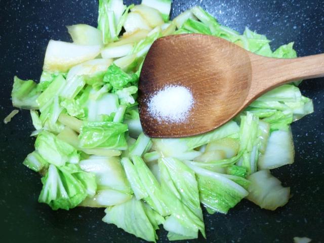 东北粉条怎么做好吃又简单？白菜炖粉条最好吃的方法