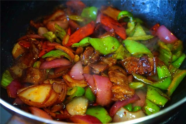 川菜回锅肉详细做法？回锅肉怎样炒好吃