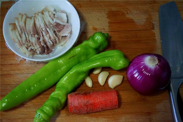 川菜回锅肉详细做法？回锅肉怎样炒好吃