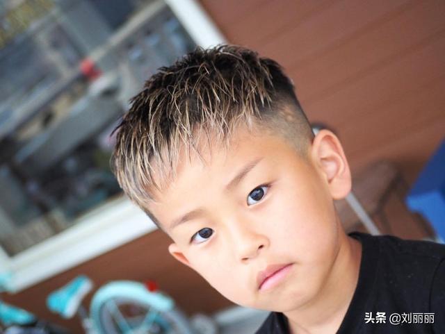 小男孩发型2022最新?爆款小男孩发型15款 小男孩发型2022最新?爆款小男孩发型15款