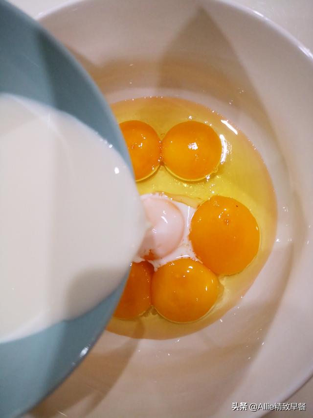 如何用电饭锅做蛋糕？电饭锅蛋糕的制作方法