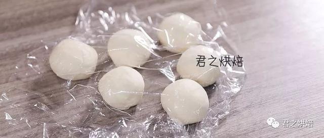 做面包的方法和步骤？最简单的小面包做法大全图解