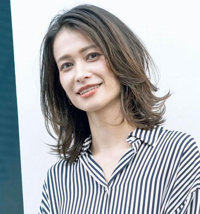 齐肩发型图片女？时尚减龄气质齐肩烫