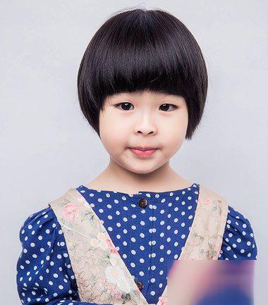 小孩锅盖头发型女图片？10张小孩子盖盖头发型