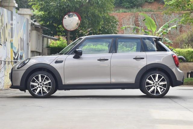 cooper mini是什么牌子？minicooper艺术家试驾感受