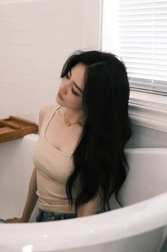 显得头发多的发型？4款让发量翻倍的发型