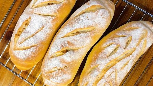 如何烤面包？烤面包外酥里嫩的做法