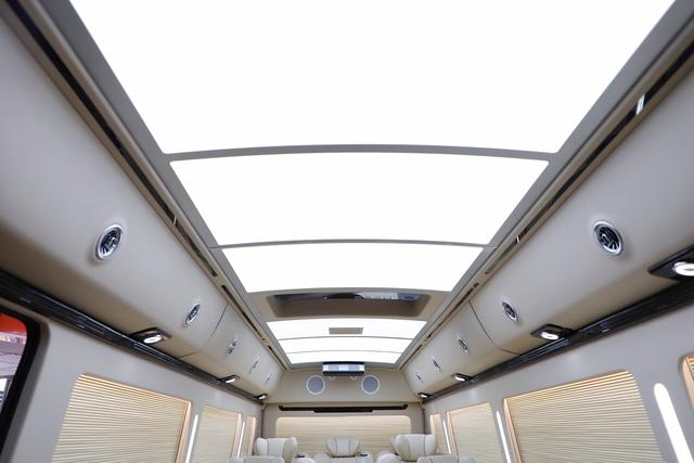 考斯特商务车7座价格尺寸？丰田海狮考斯特七座图片