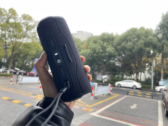 JBL FLIP6音乐万花筒六代怎么样？是否值得入手呀？