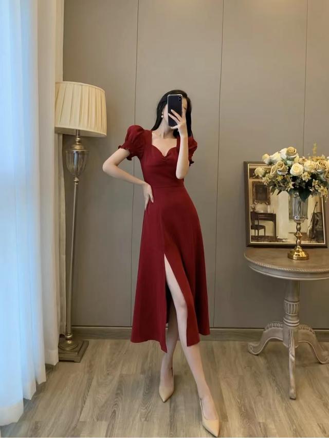 红色连衣裙搭配什么颜色鞋子？红色长款连衣裙配什么鞋子好看