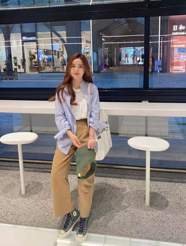 卡其色裤子配什么上衣好看？卡其色裤子最佳配色表图片