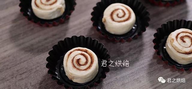 做面包的方法和步骤？最简单的小面包做法大全图解