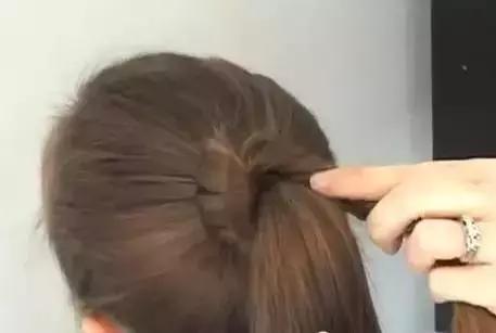 舞蹈盘头的方法有哪些？推荐四种不同的盘头方法