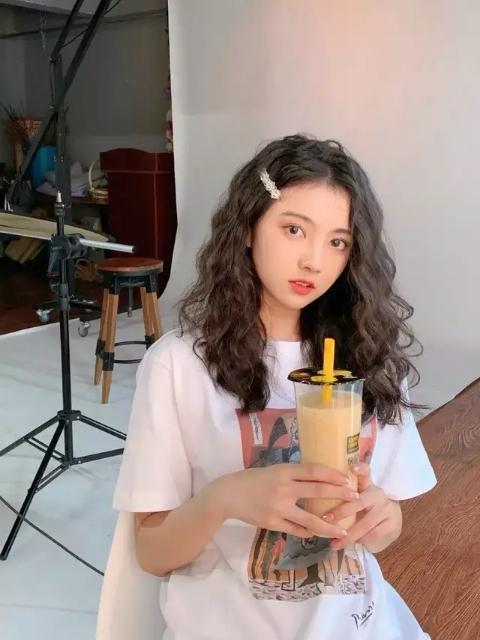 蛋蛋卷发发型图片女？今年流行蛋卷烫发型