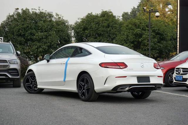 奔驰c级coupe2022款？优雅的典范体验全新奔驰c级coupe
