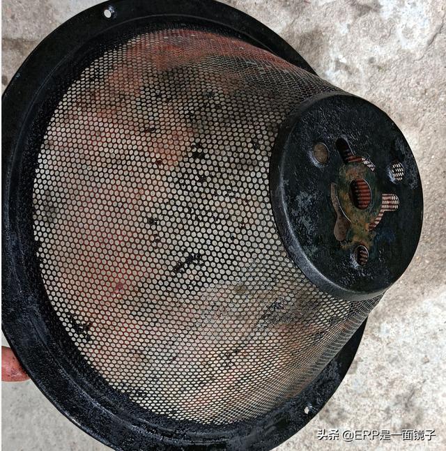 抽油烟机上的老油泥怎么清洗？5分钟彻底清洗油烟机滤网油泥