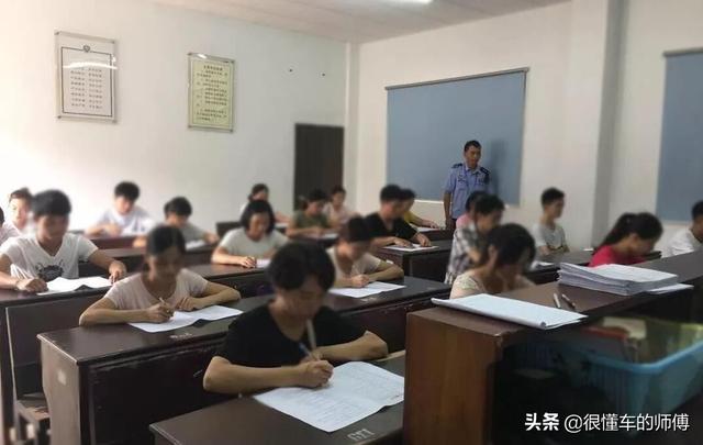 新手驾驶证满一年需要换证吗？驾照满一年了需要做什么