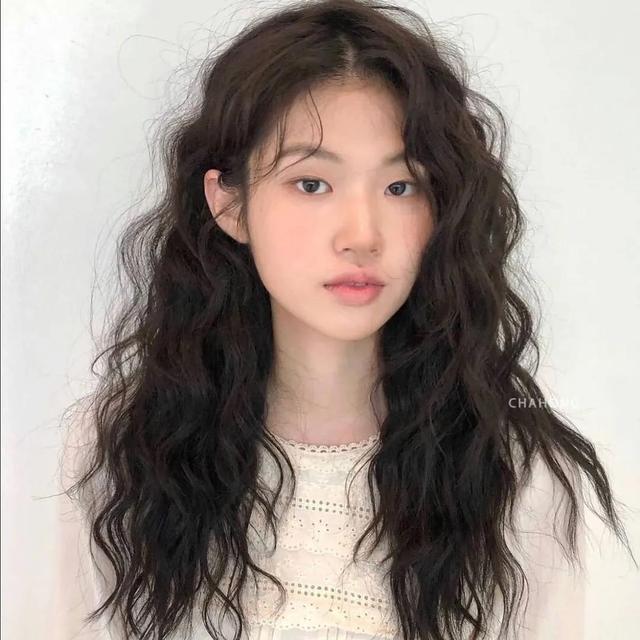 女生烫发发型图片？2022流行的4款烫发